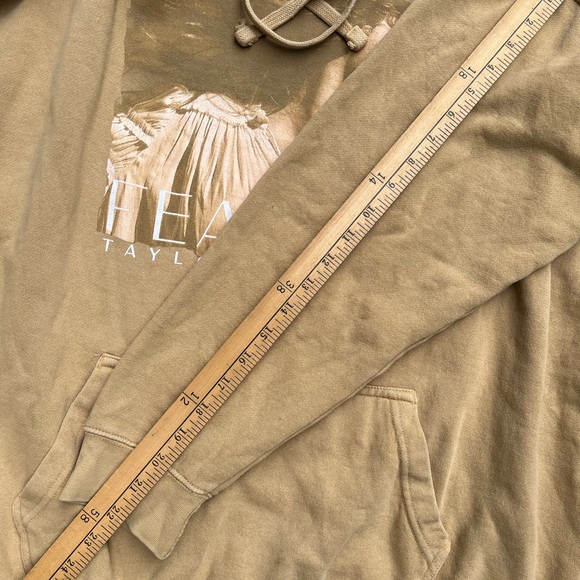 Taylor Swift Fearless TV Mustard Hoodie Size Large - Picture 5 of 8